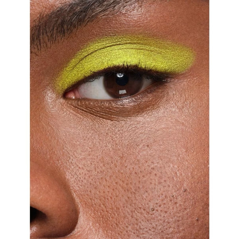 about-face Shadowstick Eyeshadow - Acidic
pearly chartreuse